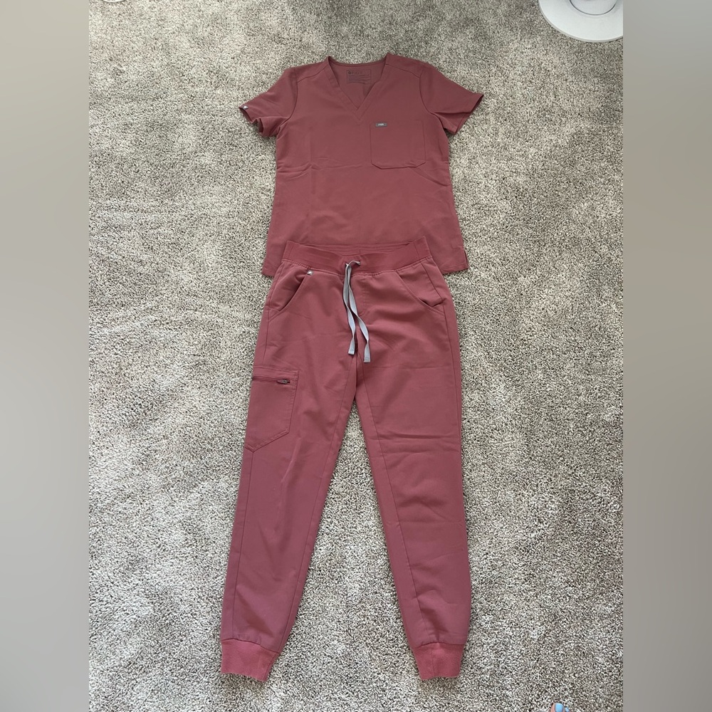 Figs mauve scrub set joggers size XS